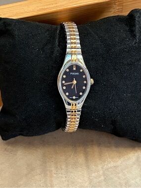 Pulsar 1N01-X203 Vintage Women’s Watch Gold Tone Silver Stretch Diamond Accents
